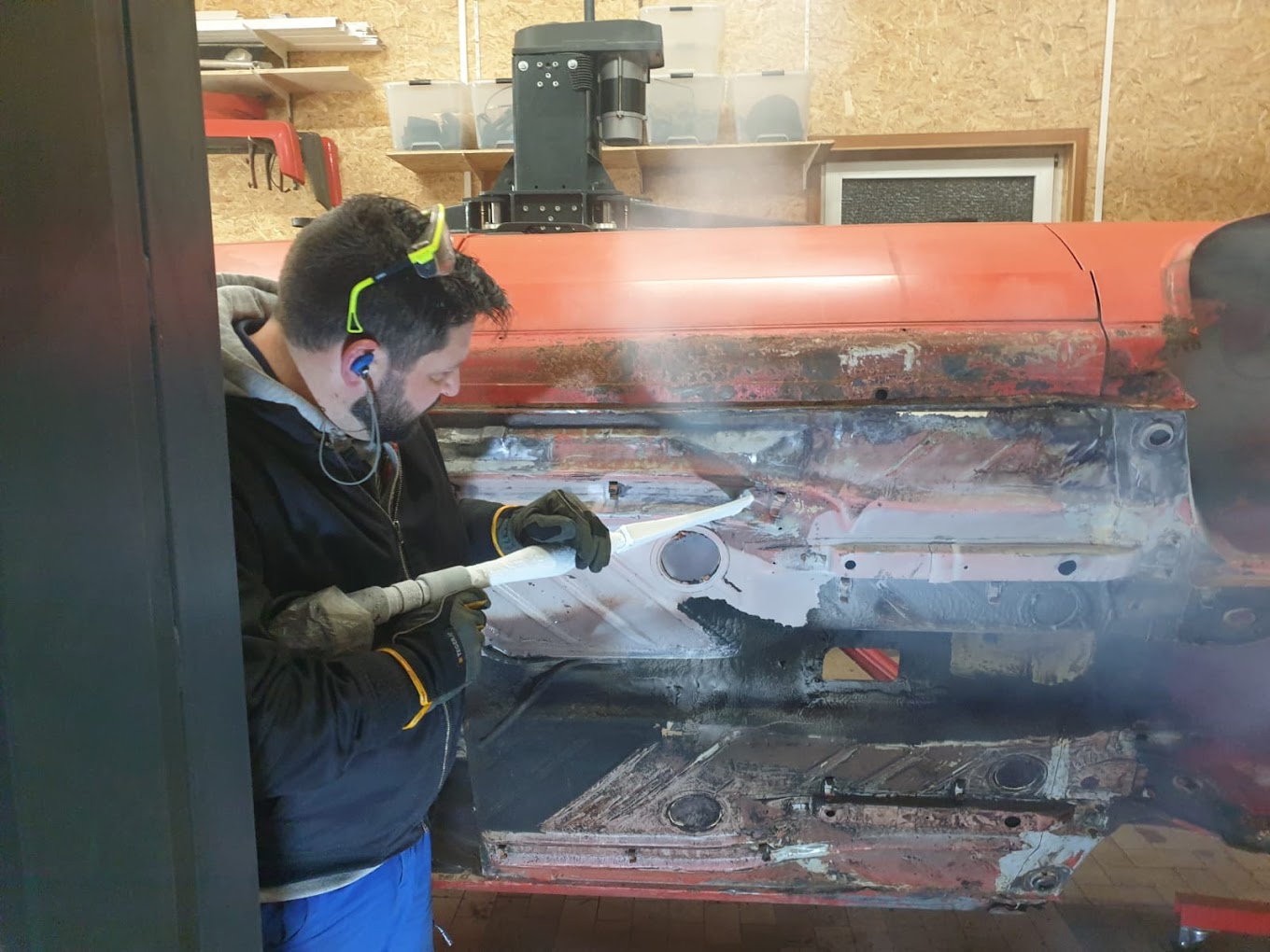 Henne bei der Arbeit